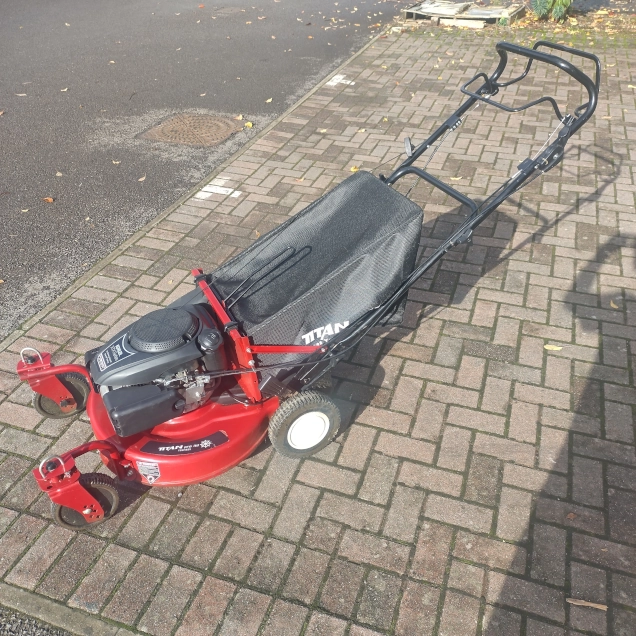 22" 55cm Petrol Zero Turn Lawn Mower [Reconditioned]